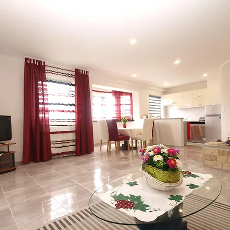 Dragica 1251 בית הארחה פאז'אנה