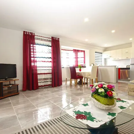 Dragica 1251 בית הארחה פאז'אנה