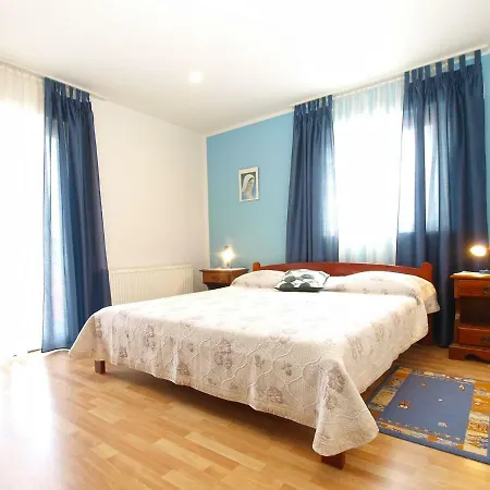 בית הארחה Dragica 1251 פאז'אנה